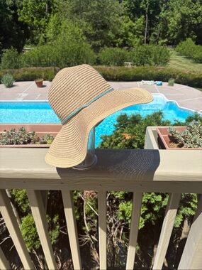 NWOT MIDWEST Wide 4” Brim Straw Sun Hat with Teal Trim, Size: S/M fits up to 21”